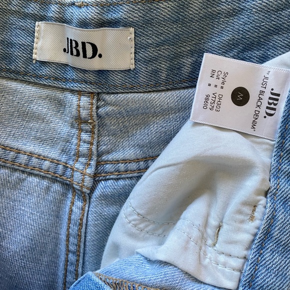 JBD. Denim Distressed Jean Short Size M - Picture 4 of 7